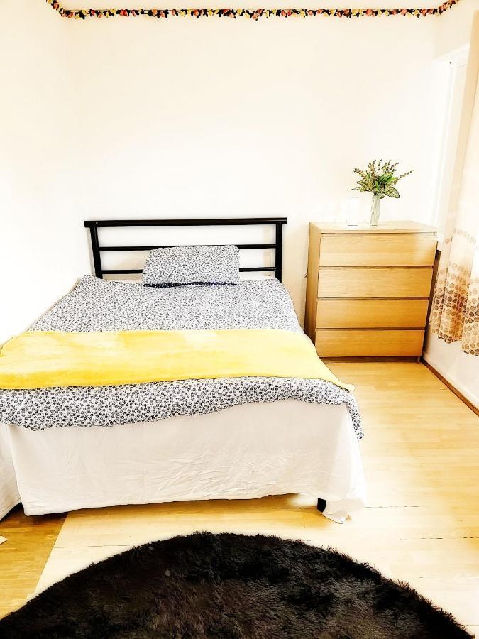 Excellent Double Rooms In Cheap Rate Around Central Лондон Екстер'єр фото