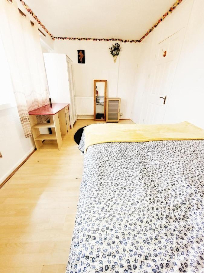 Excellent Double Rooms In Cheap Rate Around Central Лондон Екстер'єр фото