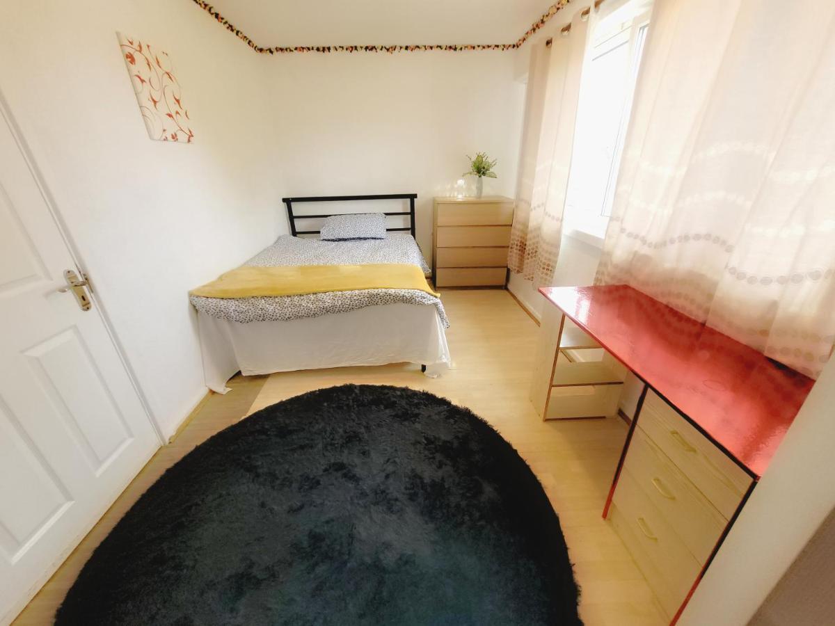 Excellent Double Rooms In Cheap Rate Around Central Лондон Екстер'єр фото